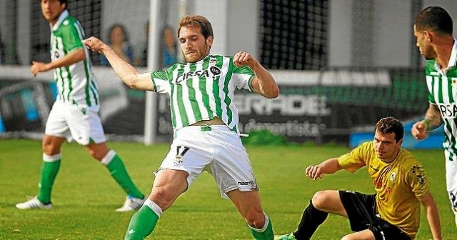 Fausto Tienza en un partido contra el Sanluqueño en el Betis B (Foto: www.estadiodeportivo.com)